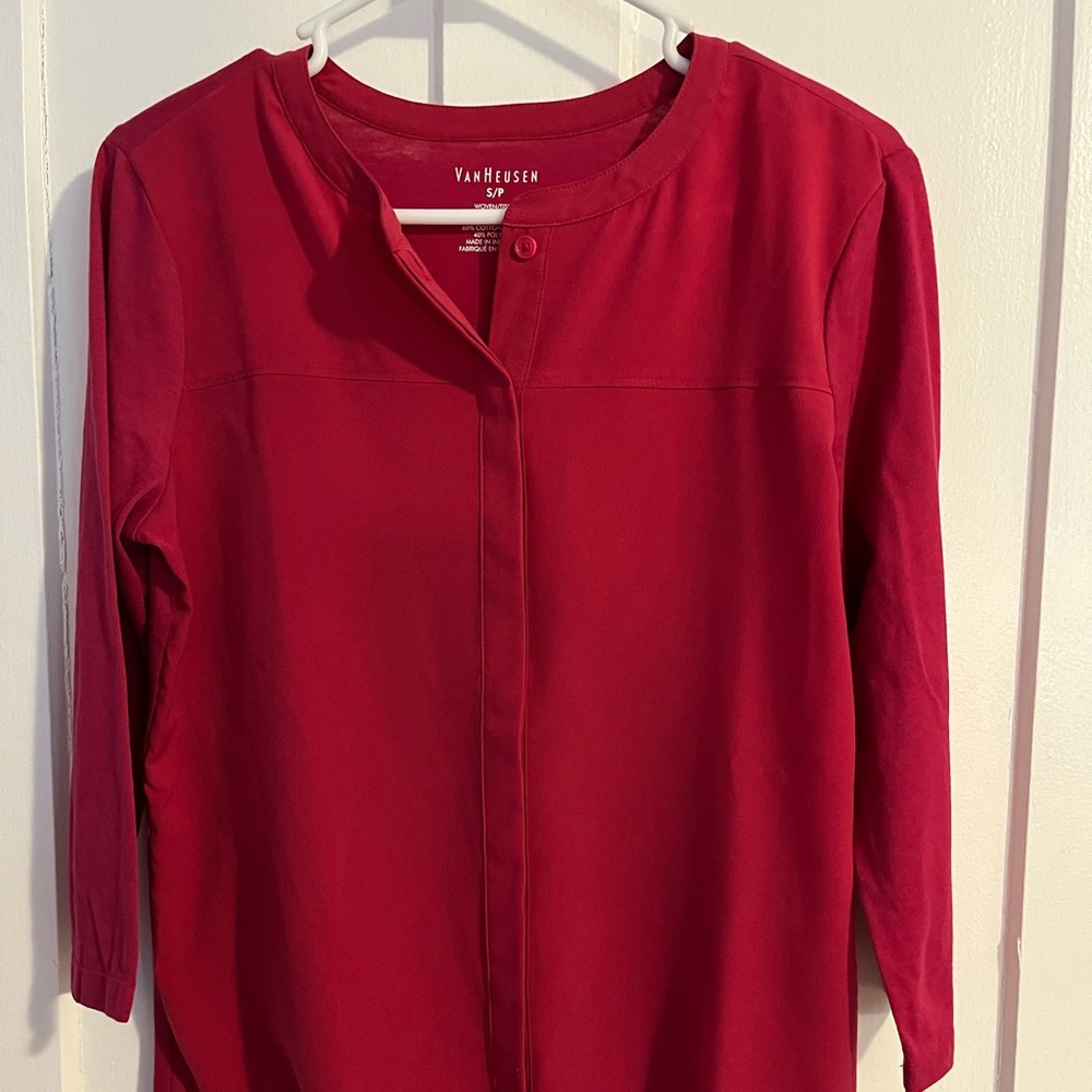 Van Husen red button down jersey long sleeve shirt. size small petite.